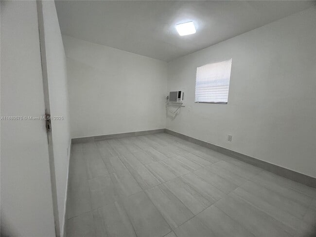 Foto del edificio - 13390 NE 6th Ave
