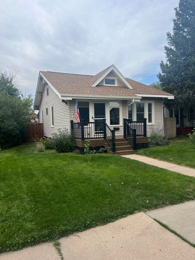 Foto del edificio - ADORABLE 3 BEDROOM, 1 BATHROOM, SINGLE FAM...