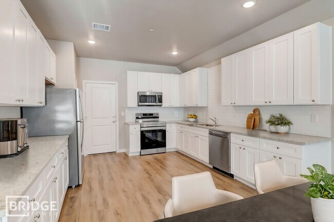 Foto del edificio - 1028 W Golden Ln