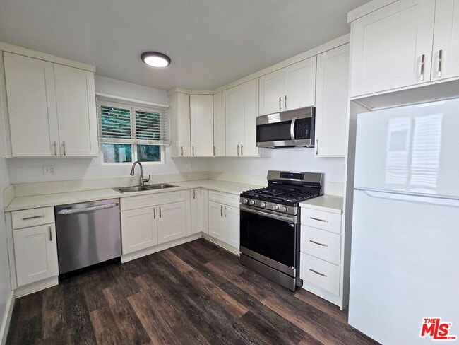 Building Photo - 920 Westbourne Dr