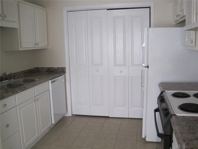 Building Photo - 216 Nell Leone Dr