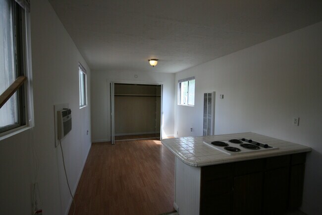 Building Photo - 725 S 900 W