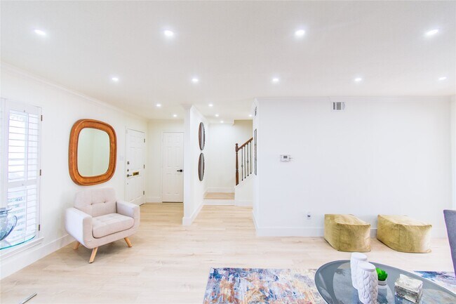 Foto del edificio - 5805 Valley Forge Dr