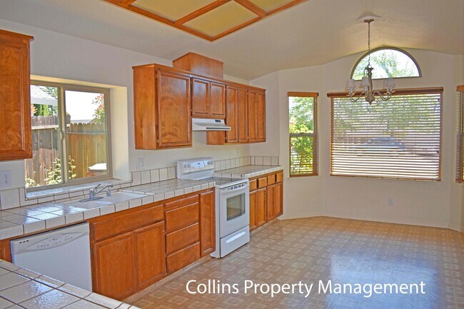 Foto del edificio - 134 Castlemont Dr