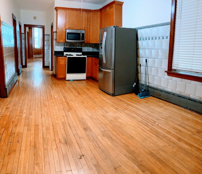 Foto del edificio - 1633 W 37th Pl