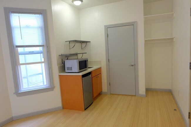 Building Photo - Cozy Efficiency Studio in Hayes Valley