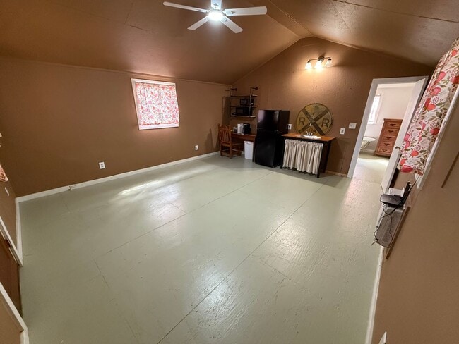 Building Photo - NEW ON MARKET