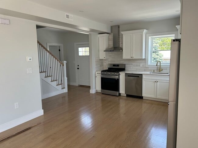 Foto del edificio - 150 Rumney Rd