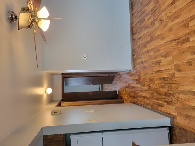 Foto del edificio - 236 Yates Ave