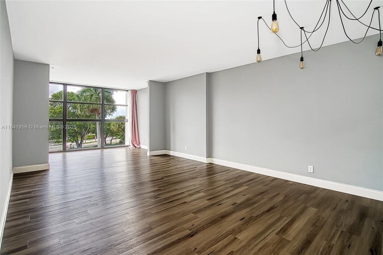 Foto principal - 400 Leslie Dr