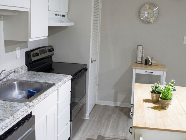 Foto del edificio - 12900 Walden Rd