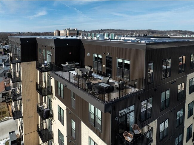 Building Photo - 28 7th St NE