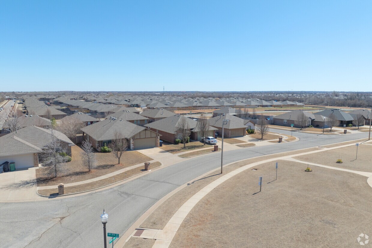 Building Photo - 908 Aspen Creek Ter