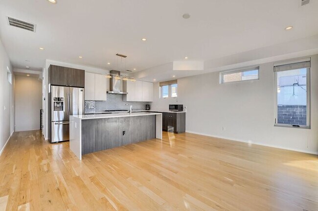 Foto del edificio - 338 Santa Fe Dr