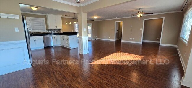 Foto del edificio - 403 Aumond Rd