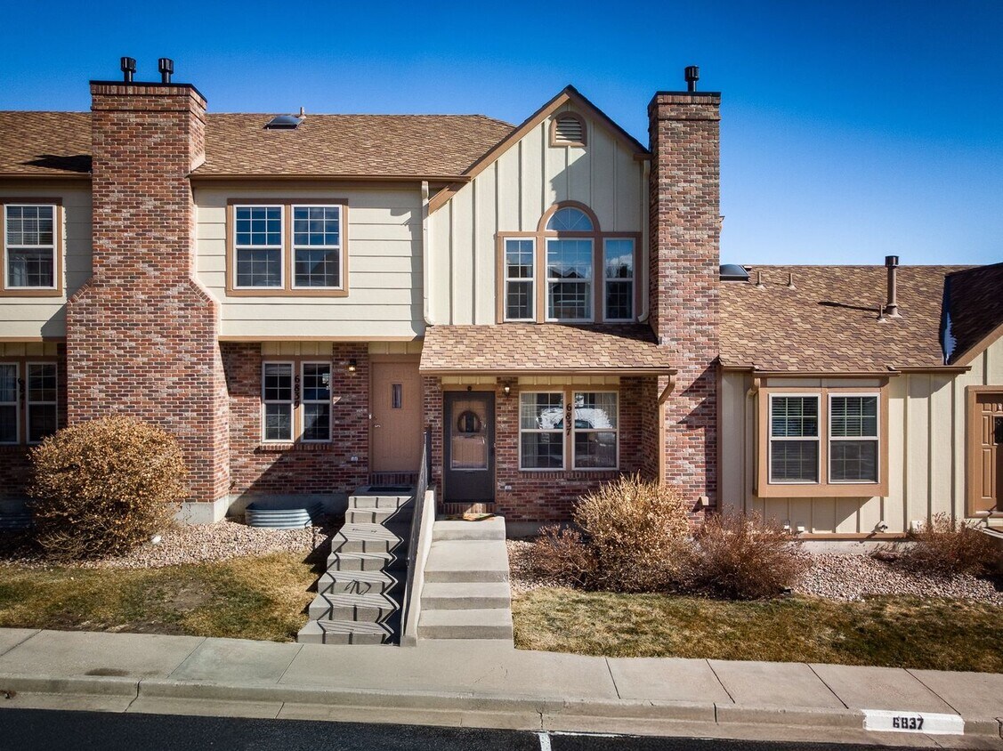 Foto principal - Stunning Townhome with Mountain Views in R...