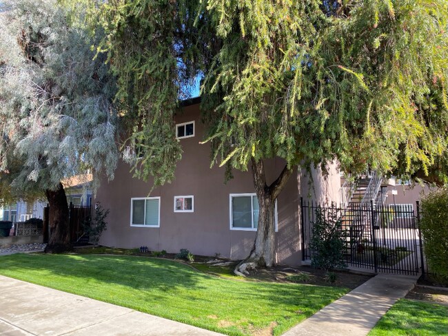 Foto del edificio - 718 N Floral St