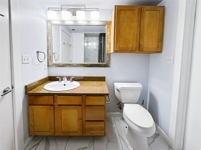 Foto del edificio - 2931 E 12th St