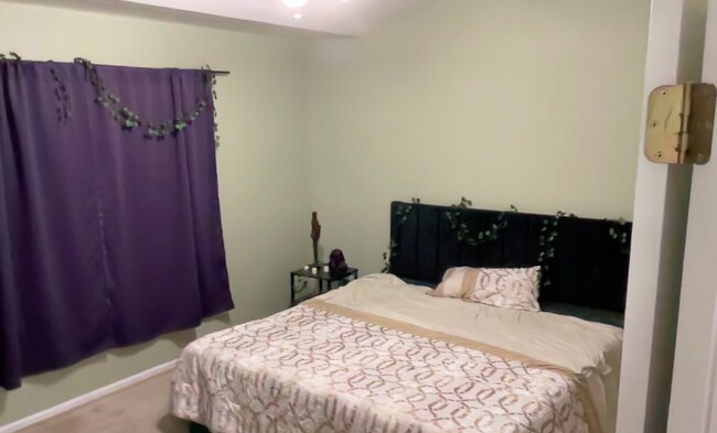 Building Photo - 10661 Midland Manor Ct