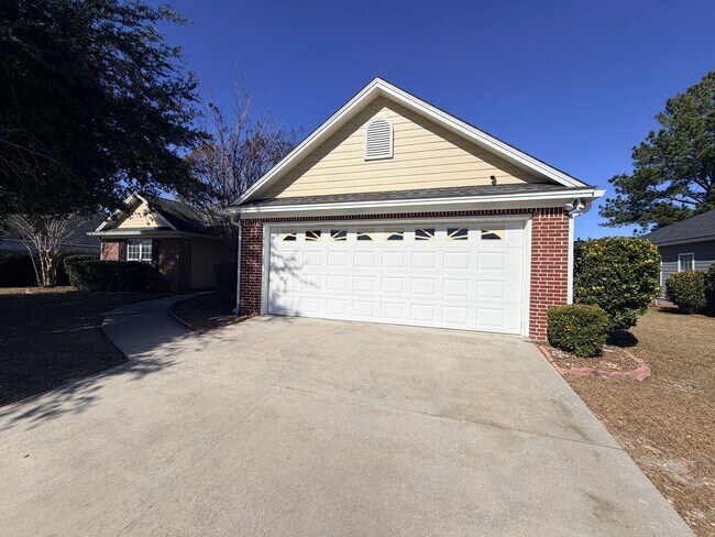 Foto del edificio - 4bd/2ba located in the Highlands Subdivision right off of Bemiss.