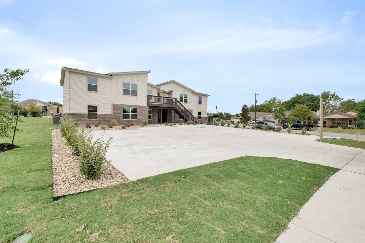 Primary Photo - Stylish 3 Bed, 2 Bath Apartment in Georgetown