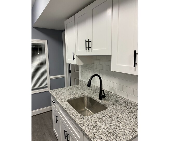 Foto del edificio - 6504 Armstrong Ave