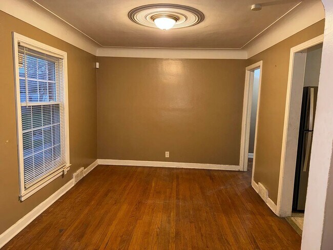 Foto del edificio - 3-Bedroom Detroit Home with Garage and Sun Porch