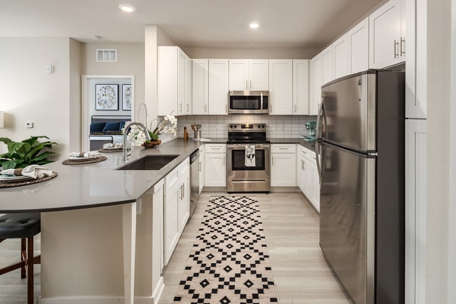 Building Photo - Shadetree Apartments