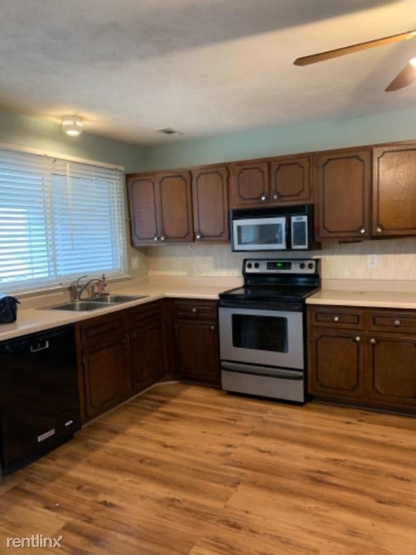 Building Photo - 3 br, 1.5 bath House - 7015 Wayles Dr