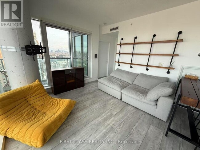 Building Photo - 150 E Liberty St