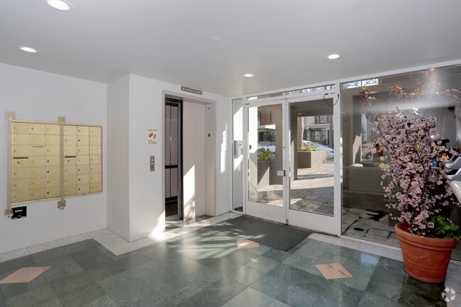 Lobby Photo - Hauser Apartments