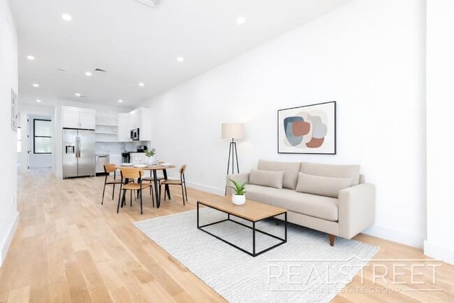 Building Photo - Brand New Large 3 Bed 2 Bath in Bushwick Townhouse!