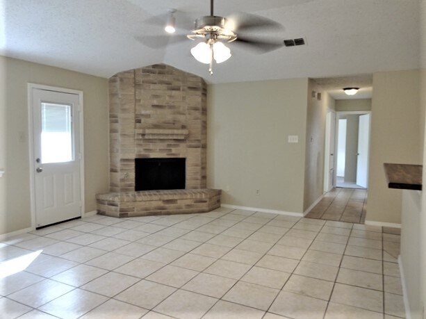 Building Photo - 9512 Woodland Hills