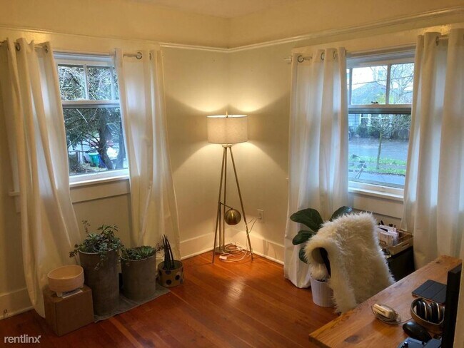 Foto del edificio - 2 br, 1 bath House - 6701 Northeast Garfie...