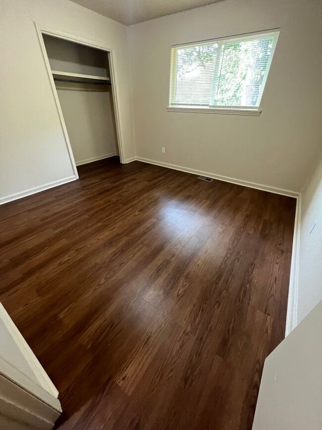 Foto del edificio - Nice Spacious 3 Bed 1.5 Bath House Total Electric.  Yard Care Included.  Fridge & Washer and Drye...