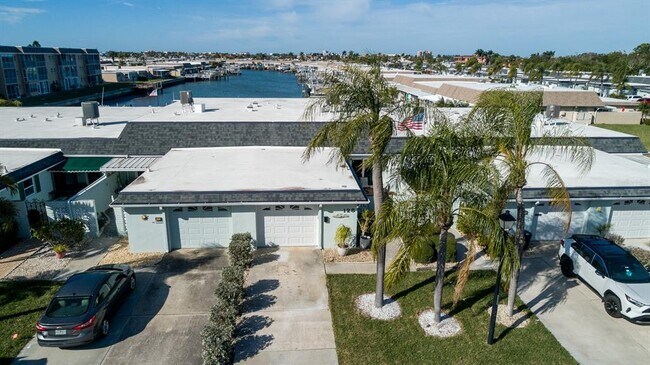 Foto del edificio - 128 Boca Ciega Point Blvd N