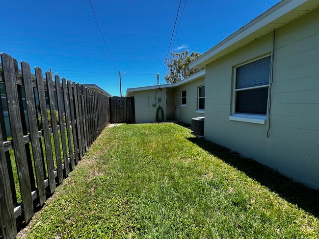 Building Photo - 242 N Brevard Ave