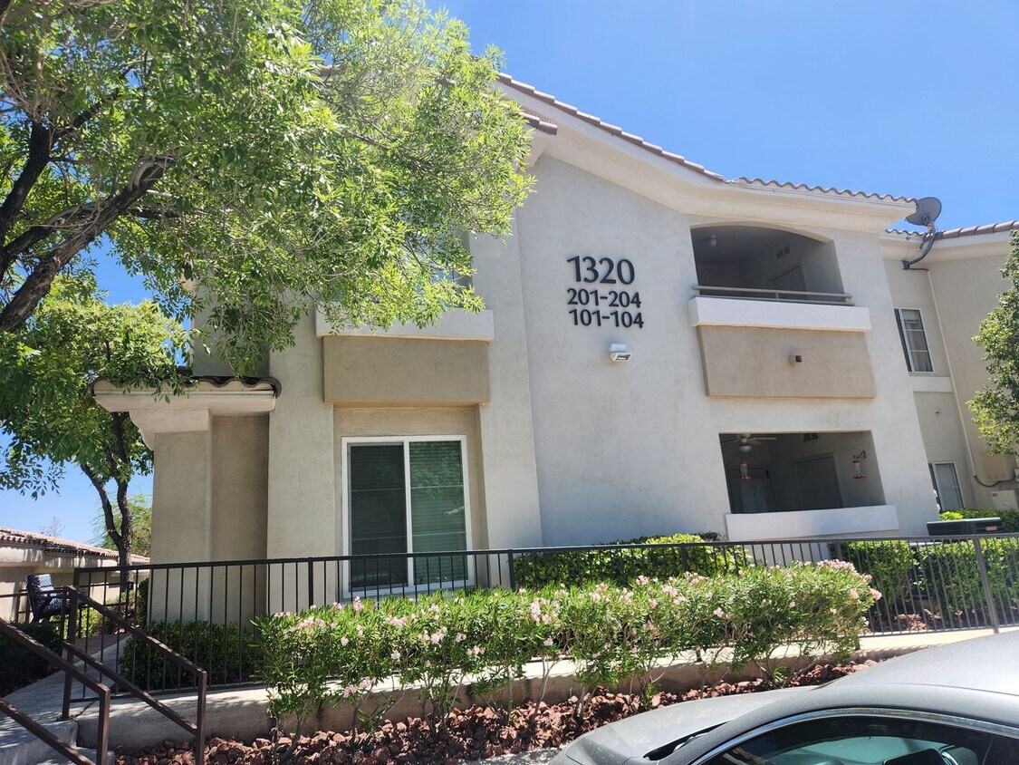 Primary Photo - A fabulous 2 Bedroom + A Den in Summerlin