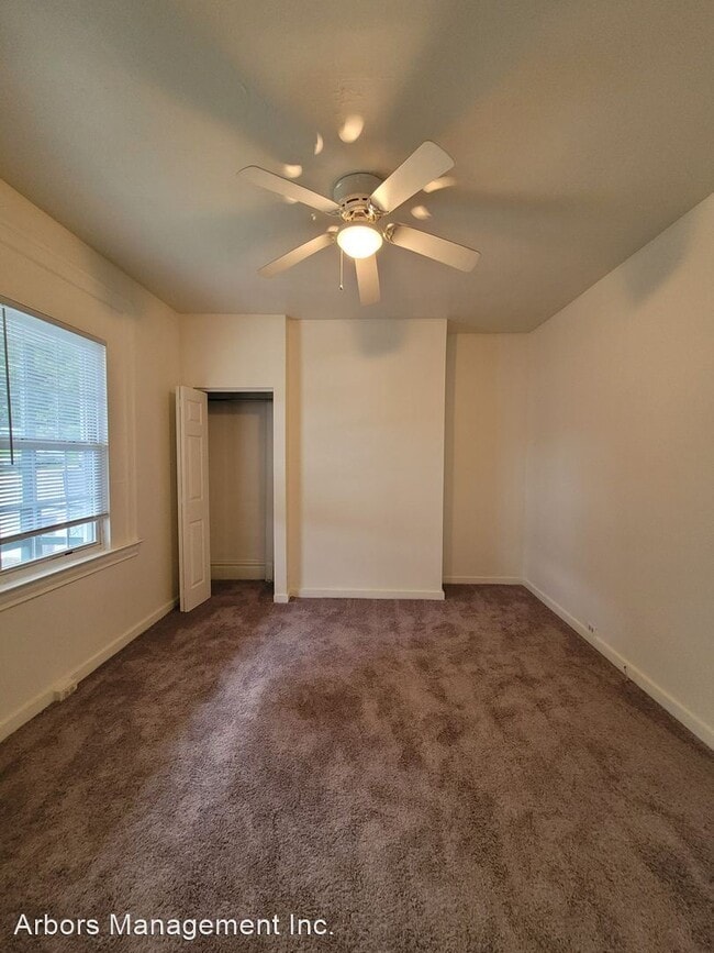 Building Photo - 3 br, 1 bath House - 2836 Dwight Avenue