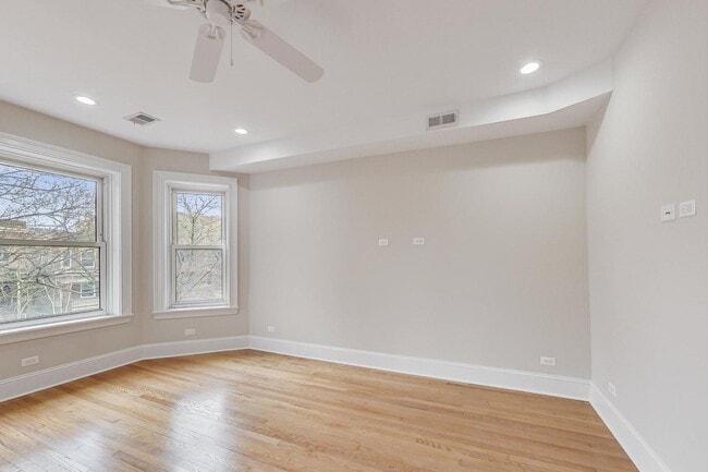Building Photo - 1422 W Olive Ave