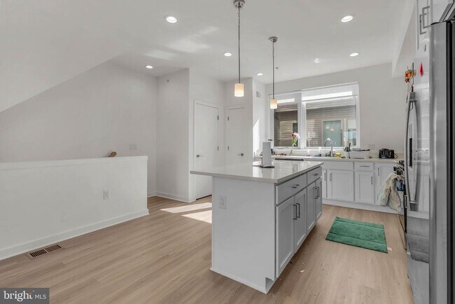 Foto del edificio - 3000 Schirra Ln