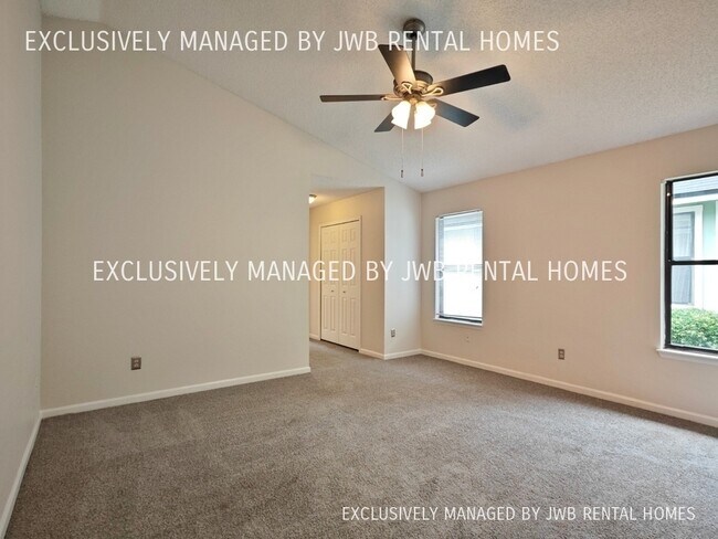 Building Photo - 1318 Independence Dr