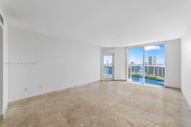 Foto del edificio - 3201 NE 183rd St