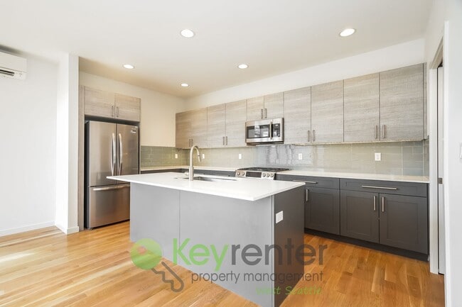 Foto del edificio - Seattle Stunner with Rooftop Escape and Ch...