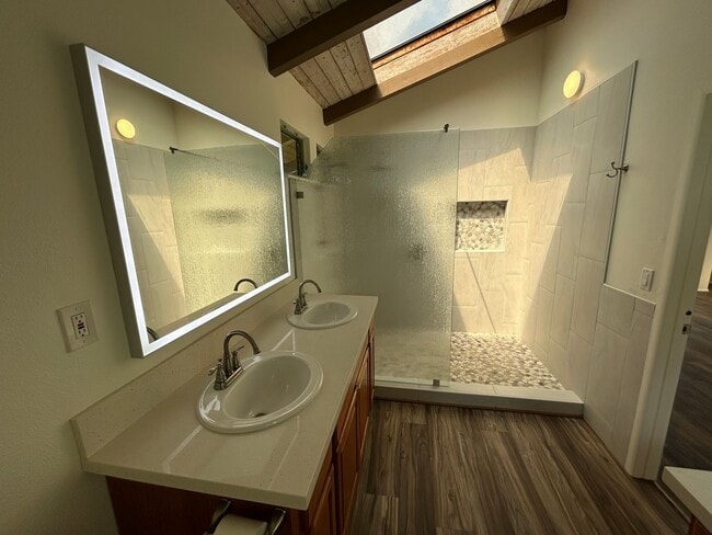 Building Photo - KOKEANU-LBP