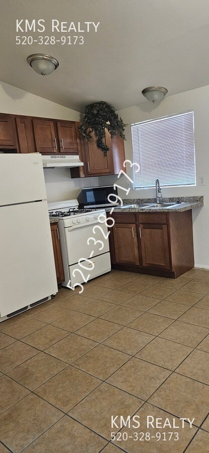 Building Photo - 5126 E Bellevue St