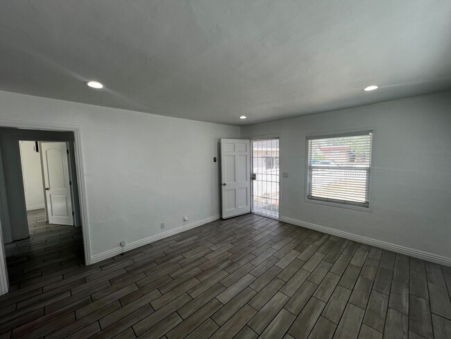 Building Photo - ANDERSON 14101 1/2