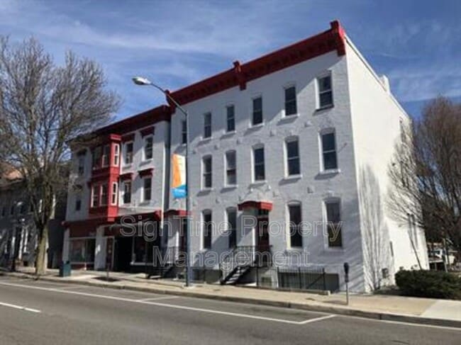 Building Photo - 42 E Washington St