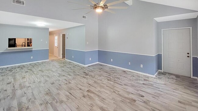 Foto del edificio - 931 Spring Loop