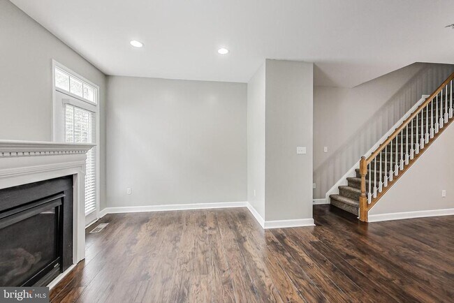 Building Photo - 3274 Amazon Ln